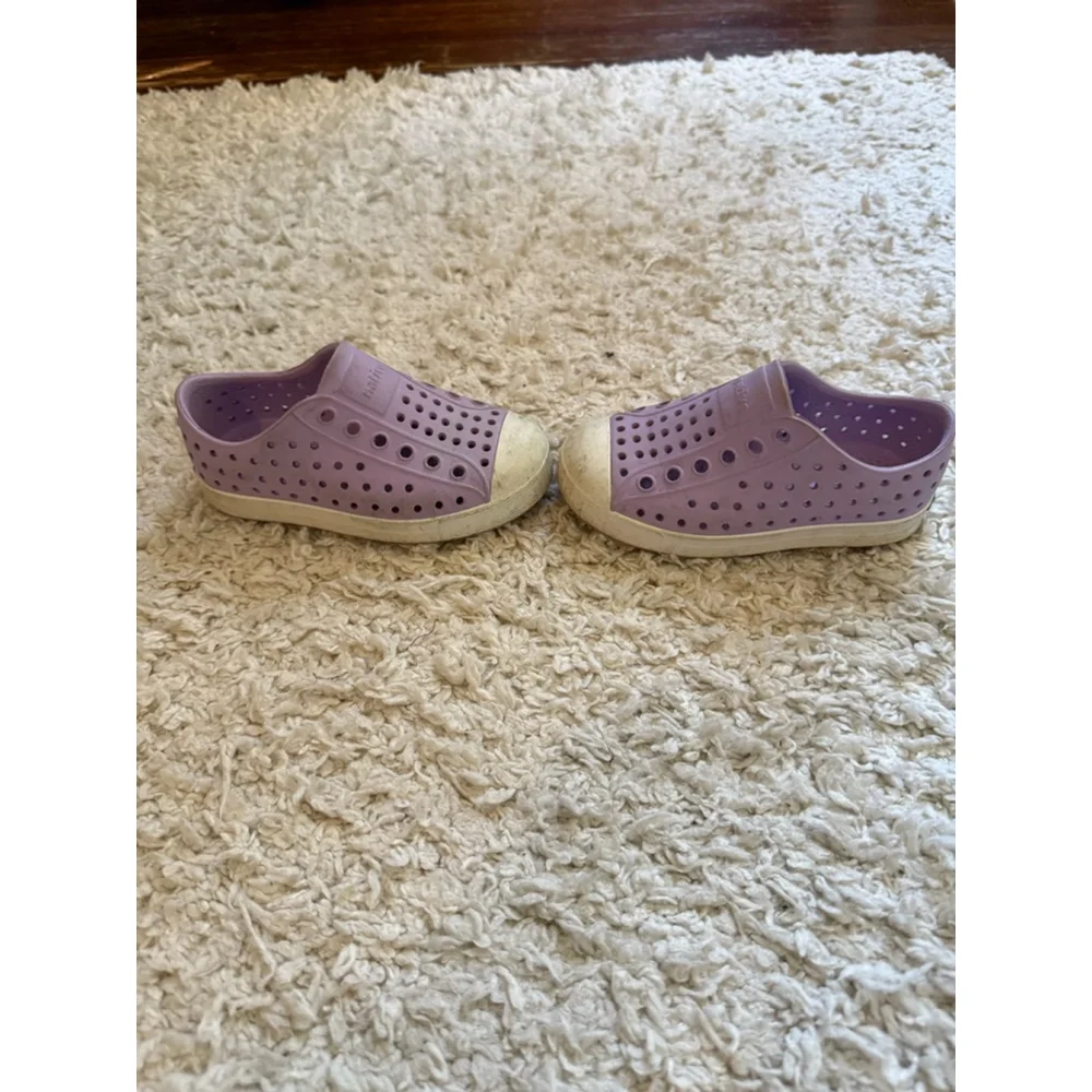 Kids Native Purple Cream Water Shoes Size 7